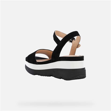 Gardenia Platform Sandals .